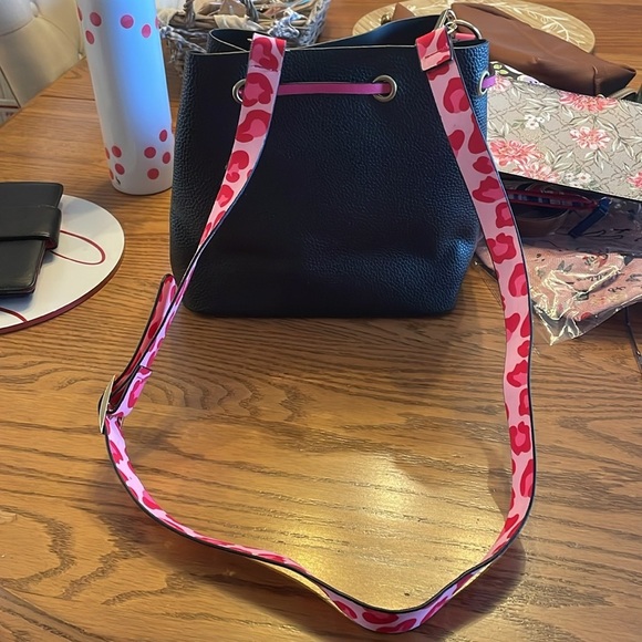 Lavish Leopard Bucket Handbag, Excellent Condition - Picture 7 of 8